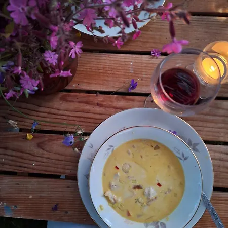 Ved Sjoen Og Fjellene Myklebostad (More og Romsdal)