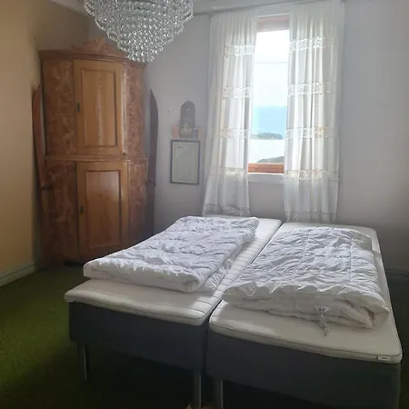 Ved Sjoen Og Fjellene Holiday home