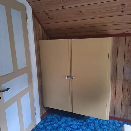 Ved Sjoen Og Fjellene Myklebostad (More og Romsdal)