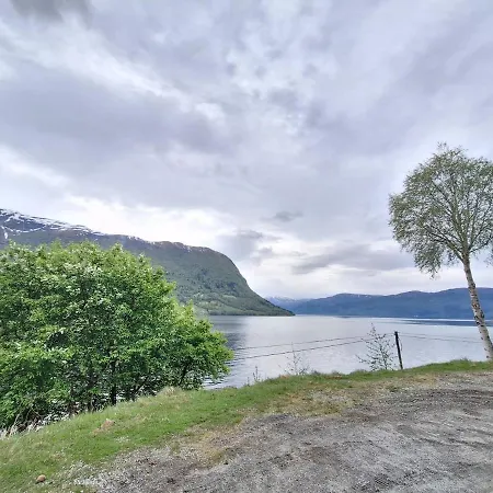 펜션 Ved Sjoen Og Fjellene Myklebostad (More og Romsdal)