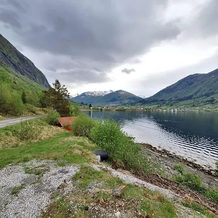 Ved Sjoen Og Fjellene 펜션 Myklebostad (More og Romsdal)