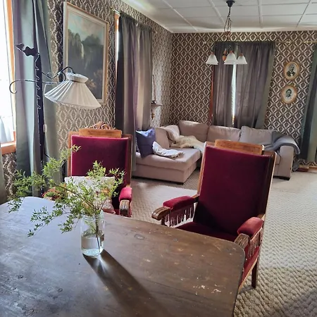 펜션 Ved Sjoen Og Fjellene Myklebostad (More og Romsdal)