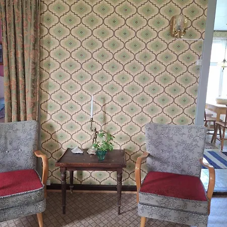 펜션 Ved Sjoen Og Fjellene Myklebostad (More og Romsdal)