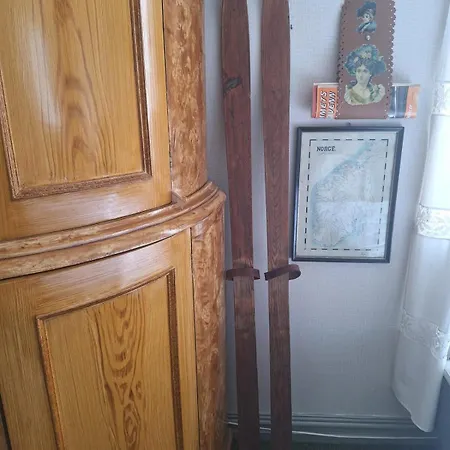 Ved Sjoen Og Fjellene * Myklebostad (More og Romsdal)