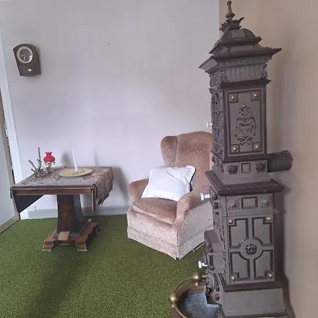 Ved Sjoen Og Fjellene