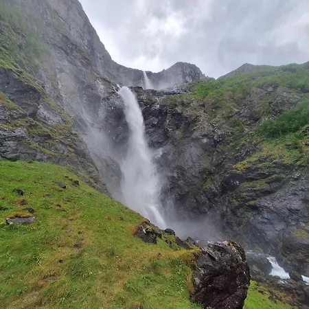 펜션 Ved Sjoen Og Fjellene *