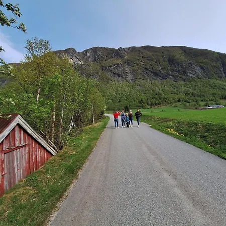 Holiday home Ved Sjoen Og Fjellene Myklebostad (More og Romsdal)