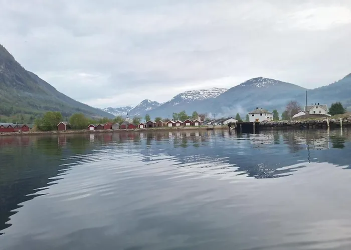 Ved Sjoen Og Fjellene Сasa de vacaciones Myklebostad (More og Romsdal)