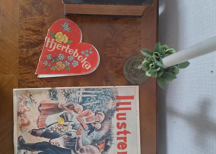 Ved Sjoen Og Fjellene * Myklebostad (More og Romsdal)