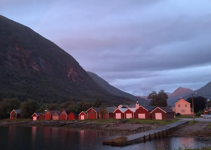 Сasa de vacaciones Ved Sjoen Og Fjellene Myklebostad (More og Romsdal)