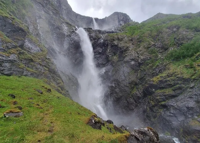 Vakantiehuis Ved Sjoen Og Fjellene *