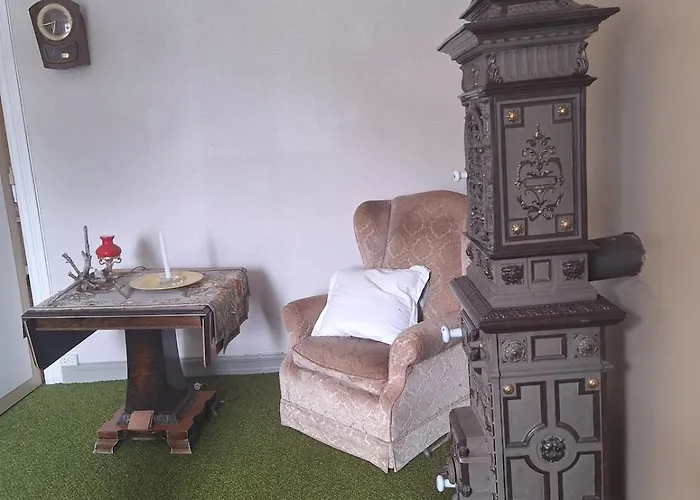 Ved Sjoen Og Fjellene